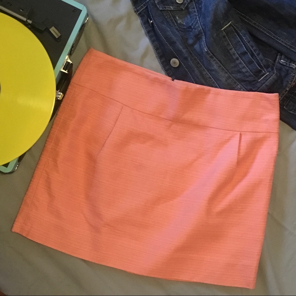 🌺Size 6 J Crew pink mini skirt, looks brand new!